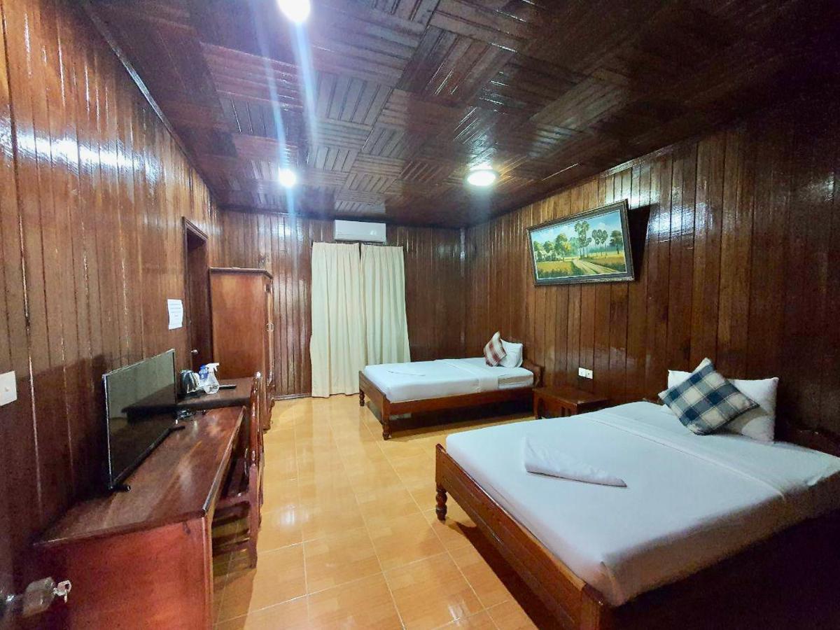 Sam Moon'S Hotel Angkor Wooden House Siem Reap Exterior photo